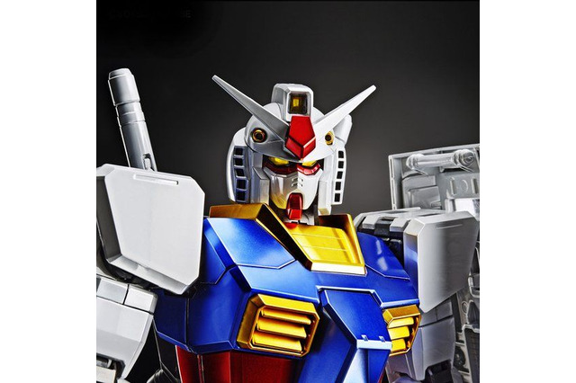「機動戦士ガンダム」RX-78-2 ガンダム、“チタニウムフィニッシュ”でPG 1/60ガンプラ化！ こだわりの外装を見よ 画像