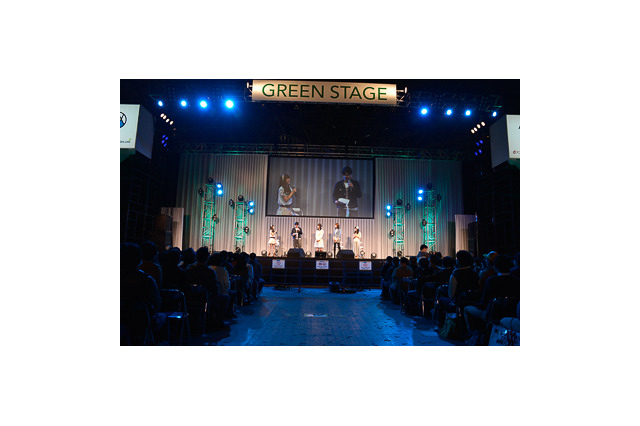 「エスカ＆ロジーのアトリエ～黄昏の空の錬金術師」ステージは村川梨衣が緊張の初MCで大好評。OP曲「アスイロ」も披露！ 画像