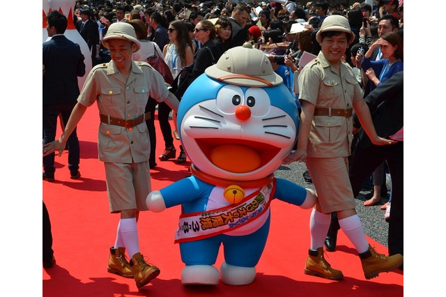 ドラえもんが南の島でレッドカーペット登場　第6回沖縄国際映画祭を盛りあげる。 画像