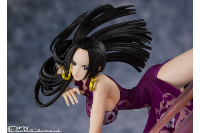 「ワンピース」“生かしてはおかぬ こんなに怒りを覚えたことはない!!!”ボア・ハンコック、華麗な美脚で“芳香脚”を放つ！ 画像