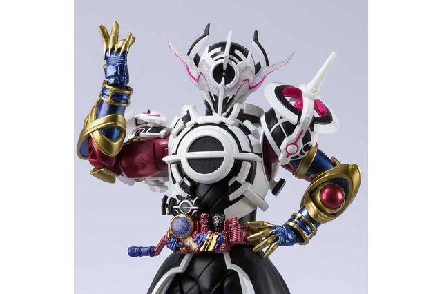 「仮面ライダービルド」仮面ライダーエボルが完全体の姿で立体化！ 魅力を忠実に再現 画像