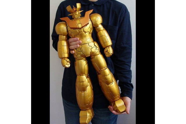 「マジンガーZ」INFINITY ver.が“巨大＆金色”でソフビ化！ 圧倒的ボリューム、輝くゴールドボディを見よ 画像