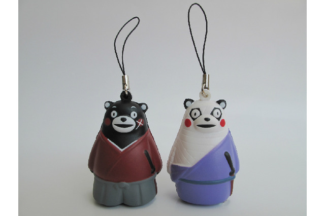 るろうに剣心×くまモンの夢のコラボ　映画前売り券に特別ストラップが付属 画像