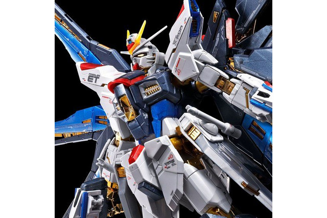 「ガンダムSEED DESTINY」ストライクフリーダム、特別仕様でRGガンプラ化！ チタニウムフィニッシュ、ゴールドメッキ加工の美しさを見よ 画像