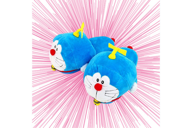 「ドラえもん」寒くなるこれからの時期にピッタリ！ 冷え性に嬉しいふわふわあったかスリッパ登場 画像