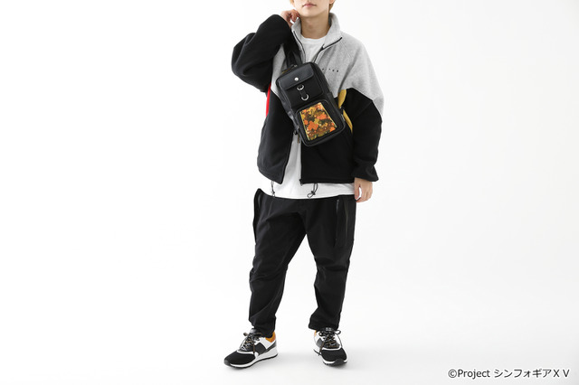 「戦姫絶唱シンフォギアＸＶ」響、翼たち装者をモチーフにしたボディバッグ＆スニーカーが登場 画像