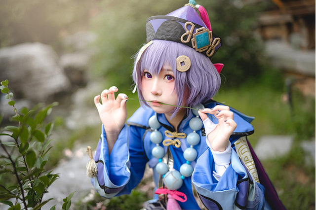 中国人気レイヤー・toriiiの「原神」コスプレ一挙公開！“キョンシー娘”七七がめっちゃ可愛い【写真30枚】 画像