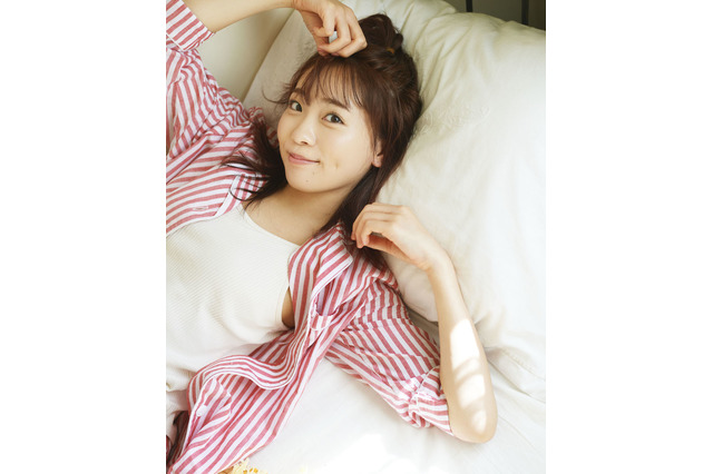 声優・斉藤朱夏、初のカレンダーが発売決定！ ヘルシーなボディライン、ナチュラルな表情などオール撮り下ろし 画像