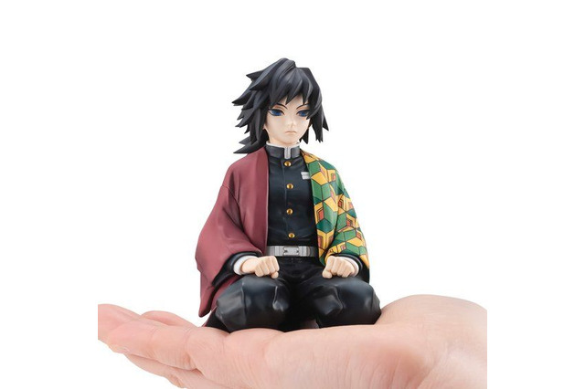 「鬼滅の刃」水柱・冨岡義勇がてのひらサイズのフィギュアに！ 佇まいから感じられる“静” 画像