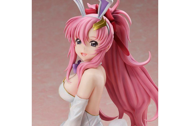 「ガンダムSEED」ラクス・クラインが大胆なバニー姿に♪ 布製の網タイツのリアルさ◎ 画像