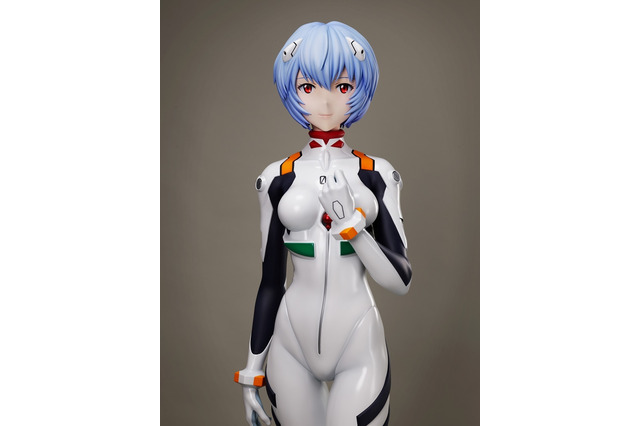 「エヴァンゲリオン」綾波レイ、“等身大”フィギュア登場！ 「一番可愛いレイを創る」こだわり抜いたクオリティを見よ 画像