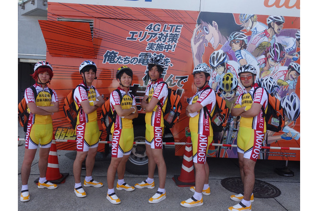 「弱虫ペダル」コスプレは“人間Wi-Fi隊”　KDDIがコミケでエリア対策 画像