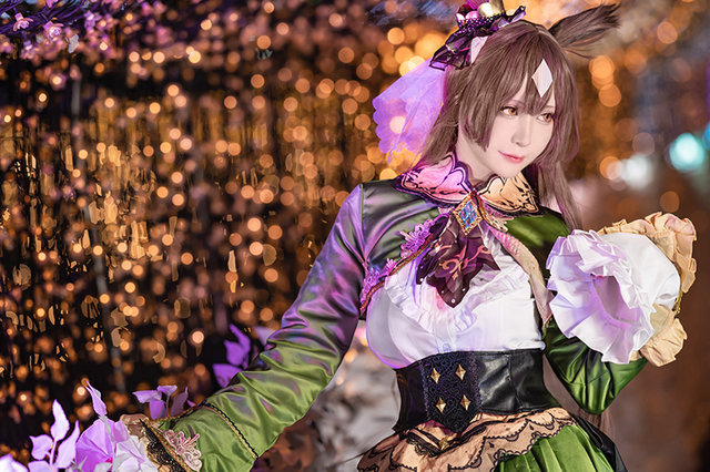 『ウマ娘』サトノダイヤモンド、輝くイルミの中で“うまぴょい伝説”【コスプレ】 画像