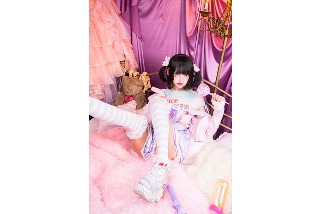 「うっせえわ」コスプレで24万“いいね！”　話題のコスプレイヤー・高嶺ヒナが“すっぴん”まで見せるフォトブック発売 画像