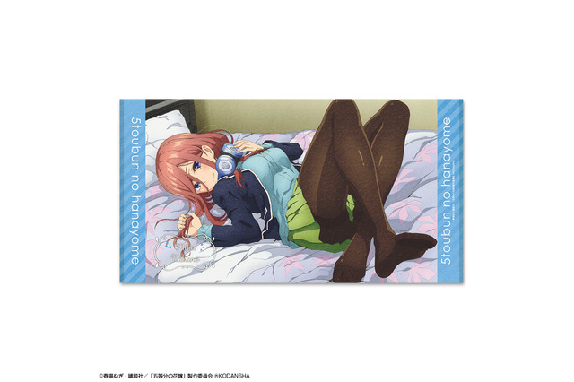 「五等分の花嫁」ヒロイン達のイラストグッズが続々再販！ タペストリー、ビッグバスタオル、ミニ抱き枕など 画像