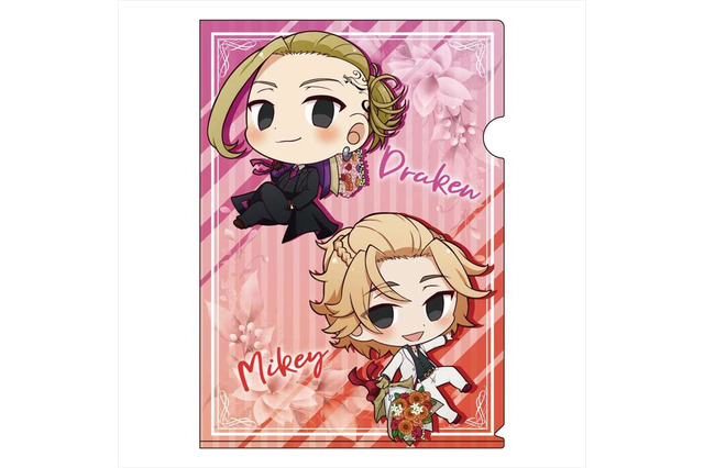 「東リベ」マイキーやドラケンをスーツ姿でデフォルメ♪ スクエア缶バッジ＆クリアファイル登場 画像