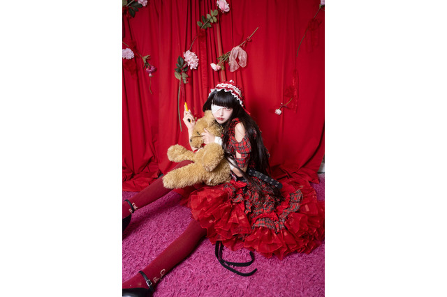 「うっせえわ」コスプレで話題！ 高嶺ヒナの1stフォトブック、書影＆アザーカット公開 画像