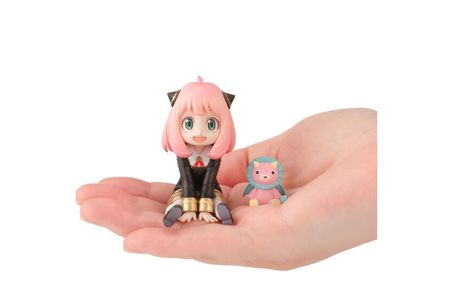 「SPY×FAMILY」ちち、かっこいい！ はは、かっこいい！ アーニャ、かわいい！ アーニャがてのひらサイズでフィギュア化♪ 画像