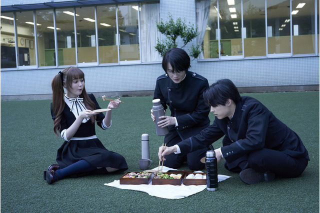 映画「ホリック xxxHOLiC」四月一日（神木隆之介）＆百目鬼（松村北斗）&ひまわり（玉城ティナ）の仲良しシーン公開♪ 画像