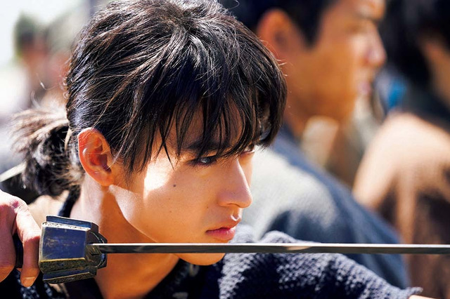 実写「キングダム2」山崎賢人、吉沢亮、橋本環奈、大沢たかお、清野菜名らの姿を激写！ 写真集が7月8日発売 画像