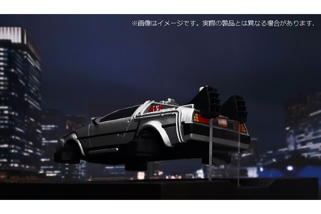 「バック・トゥ・ザ・フューチャーPartII」デロリアンが浮上！飛行状態を磁力で再現したモデルで登場 画像
