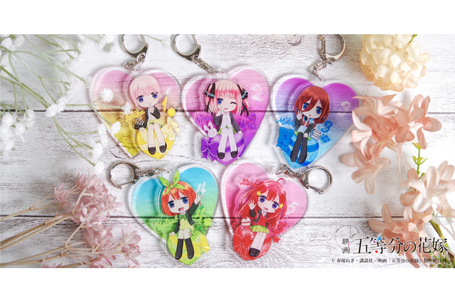 「五等分の花嫁」中野家の五つ子、描き起こしイラストのコラボグッズ登場♪スマホケース、アクキーなど多数展開 画像