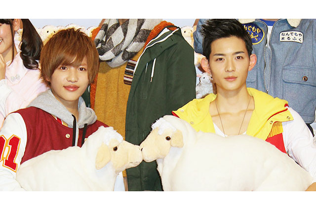 志尊淳＆竜星涼がひつじを抱いて新年の抱負　戦隊映画の最新作完成披露 画像