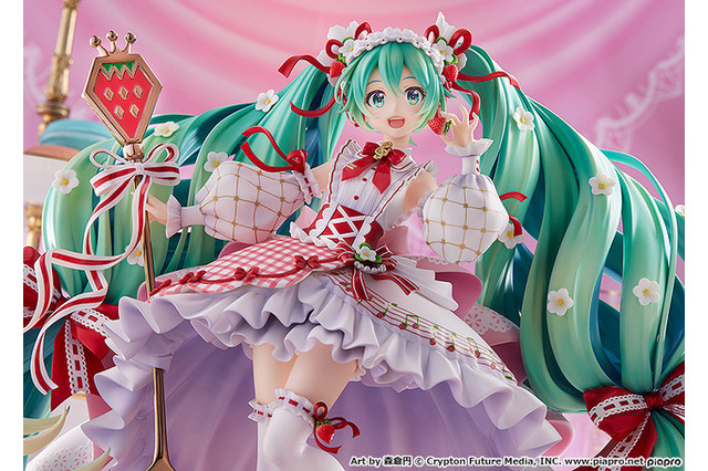 初音ミク、8月31日で15周年！ イラストレーター・森倉円描き下ろしデザインの“苺”モチーフフィギュア登場 画像