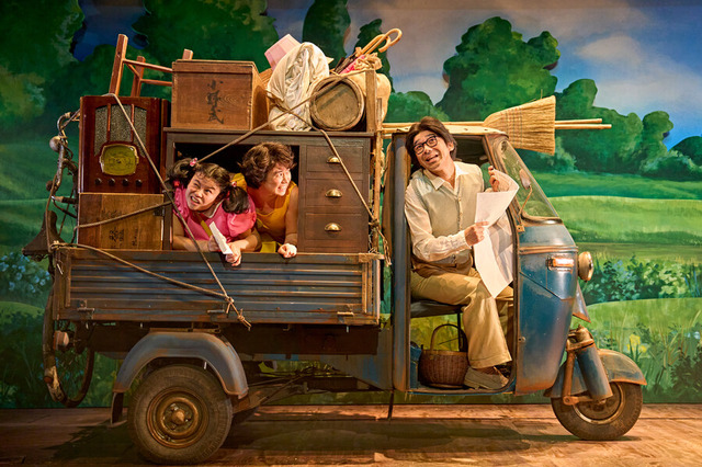 舞台「となりのトトロ」“ウェストエンドで最もチケットが売れている公演”熱狂の開幕！ 場面写真が公開 画像