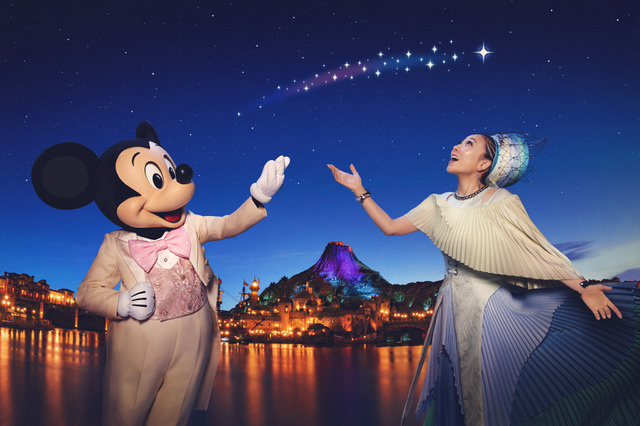ミッキー＆ミニーがサプライズ登場！MISIA「君の願いが世界を輝かす」パーク内撮影のMVメイキングが公開 画像
