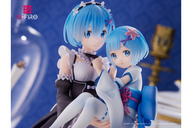 「Re:ゼロ」レムが幼少期の自分を抱きかかえる夢のシチュエーションフィギュア登場！ 画像