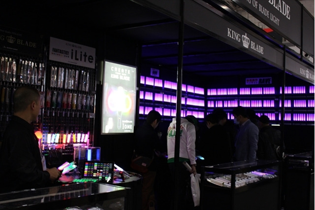 盛り上がるアニメライブ、その陰にはペンライトの進化あり KING BLADEがAnimeJapan 2015で公開 画像