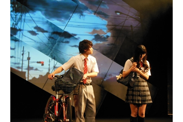 朗読×劇「ほしのこえ」時空で2人の想いが交錯、新しい試みにあふれる野心作 画像