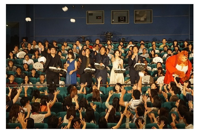 『バケモノの子』初日舞台挨拶　細田守監督「スタッフ、キャストに恵まれた」 画像