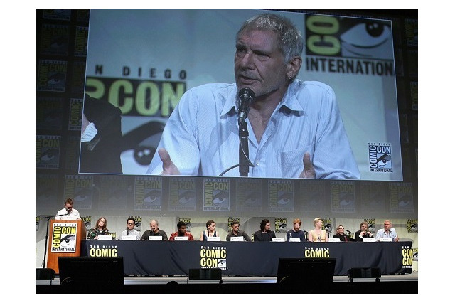 ハリソン・フォード＝ハン・ソロ健在!　コミコン「スター・ウォーズ」パネルでルークや＆レイア姫と3ショット 画像