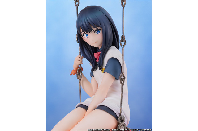 「グリッドマン ユニバース」宝多六花が業界初（!?）壁に飾れる“ウォールフィギュア”に！ むっちり太もも、手足の細かい仕草にも注目 画像