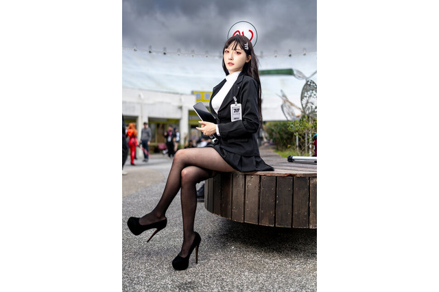 【コスプレ】スラリと伸びた美脚&黒タイツが魅力的… 「ブルアカ」リオ会長、修学旅行で台湾へ!? 【写真11枚】 画像