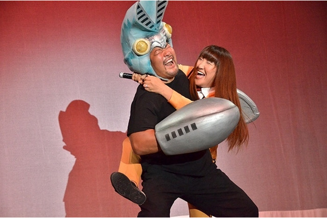 ウルトラマンと初共演の北斗晶、バルタン星人になった佐々木健介に圧勝 画像