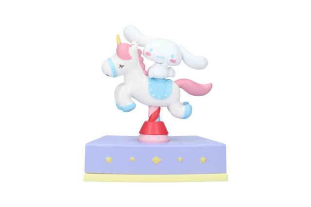 「サンリオ」シナモン、クロミたちが木馬でユラユラ♪ 集めると“メリーゴーランド”に！ カプセルトイ登場 画像