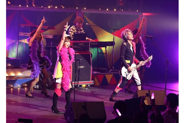 angela、2016年5月に“主題歌限定ライブ” を開催 10回目の年末ライブでサプライズ発表 画像