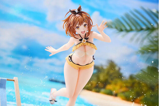 ムチムチ太ももがいっぱい！アニメ『ライザのアトリエ』よりライザ、クラウディア、リラが水着フィギュア化―3人の台座は組み合わせ可能 画像