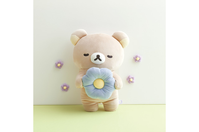 「リラックマ」とお花に癒やされる～♪ GW旅行にもぴったりなポーチやもこもこぬいぐるみも！フラワーモチーフの新アイテム登場 画像