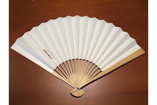 「昭和元禄落語心中」の扇子と手ぬぐい　“八雲師匠”と“助六”がモチーフ 画像