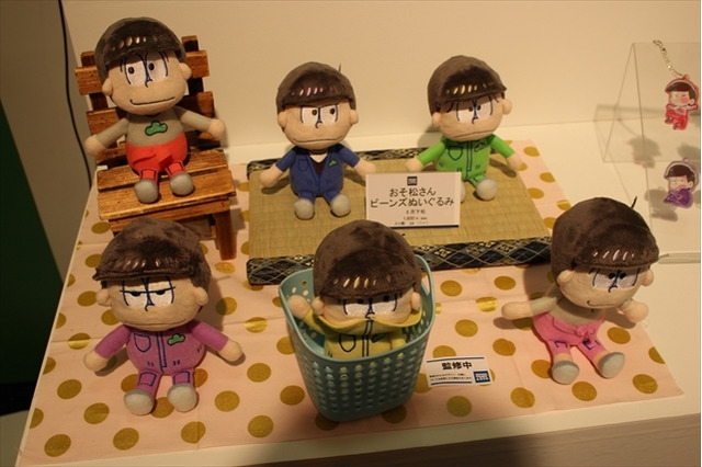 「おそ松さん」6つ子のぬいぐるみ タカラトミーアーツから発売 画像