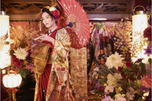 声優・谷山紀章が“花魁”に!?身請けさせて！ “ゴシックスタイル”は爆イケすぎる！ 50歳記念写真集「KRONICLE」先行カット 画像