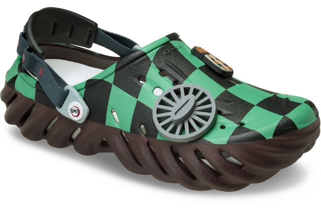 「鬼滅の刃」炭治郎、禰豆子、善逸、伊之助をデザイン！ クロックスコラボが日本初登場♪ 鍔や竹のジビッツチャームに注目 画像