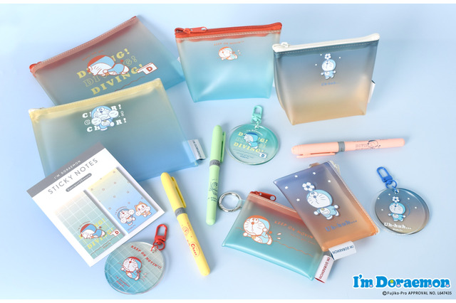 ドラえもんが水泳やサッカーを楽しむ♪ 夏にピッタリさわやかな新作グッズ登場 画像
