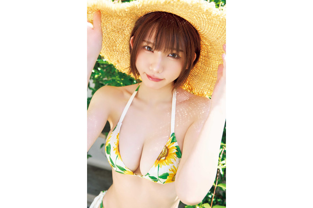 コスプレイヤー・えなこの“ひまわり水着”が眩しい♪「ヤングアニマルWeb」グラビアに登場 画像