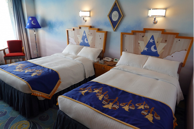 ディズニーホテルに新客室誕生！「ミッキーマウスルーム（魔法使いの弟子）」へ潜入♪ 没入感高くて夢でもミッキーに会えそう!? 【レポート】 画像