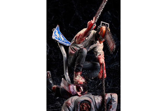 「チェンソーマン」肉体や返り血、禍々しいチェンソー、無残に解体されたサムライソード…息を呑む造形を見よ！1/6スケールフィギュア登場 画像